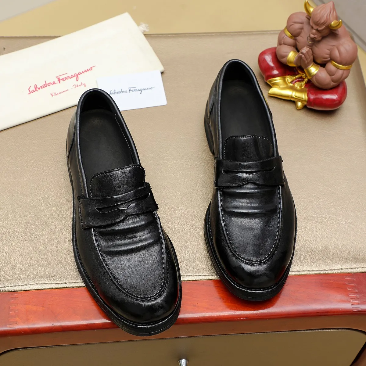 Men's shoes 💰920 💰 Louis Vuitton LV ® Autumn and Winter 🆕 models 🔛Full shoe counter First layer cowhide, 🐂Leather lined casual shoes for men, super soft outsole, a must for driving. Counter synchronization Original first layer cowhide Completely 1:1 mold customization 🌹Top version, 3 colors available! Number: 38-45 (37.46. Customized)